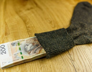 Miniatura: Ile pieniędzy trzymać w skarpecie?...