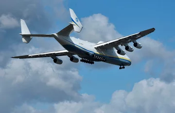 Lądowanie Antonowa An-225 