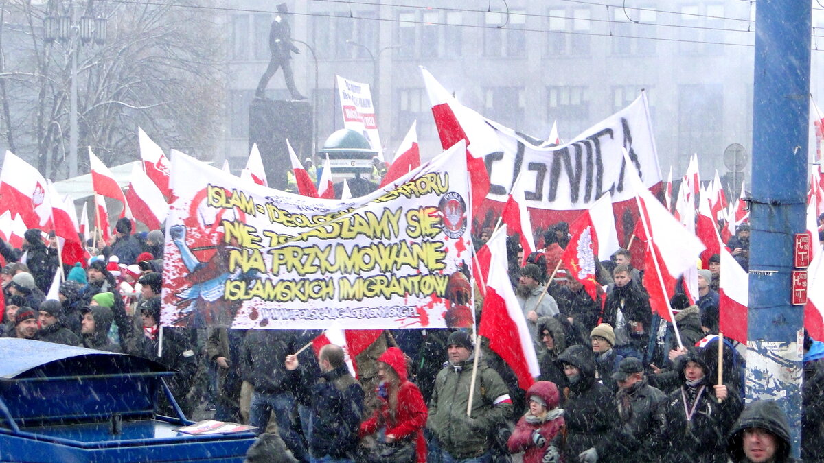 Marsz Niepodległości - jeden z transparentów niesiony przez uczestników 