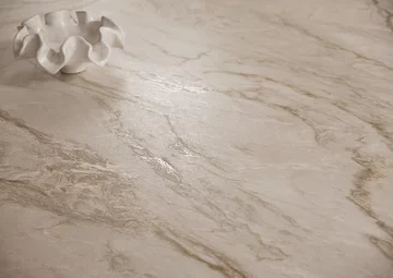 Kolekcja VELLUTO marki OPOCZNO zachwyca miękkością i elegancją marmuru. Delikatne, płynące w jednym kierunku żyły budują wrażenie harmonii i spokoju 