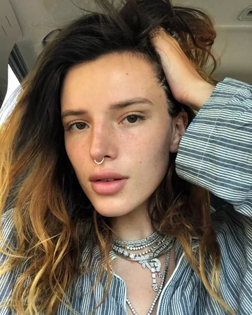 Bella Thorne 