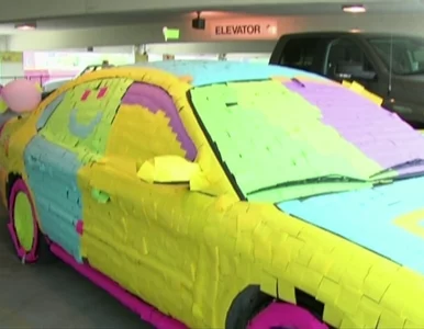 Miniatura: Okleili mu radiowóz kolorowymi...