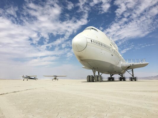 Miniatura: Samolot porzucony po imprezie Burning Man