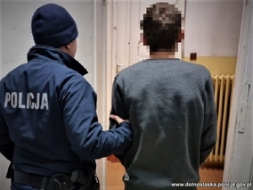 Jechał bez uprawnień, pod&nbsp;wpływem i&nbsp;kradzionym samochodem...