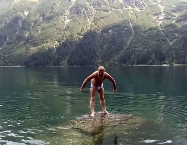 Miniatura: Wykąpał się w Morskim Oku, chwali się w...