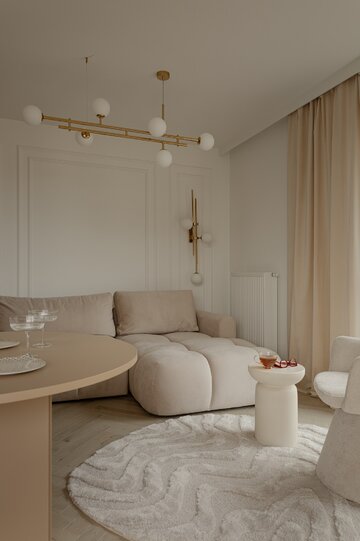 Soft minimalizm w 59-metrowym mieszkaniu w Gdyni – kaszmirowa paleta, angielska jodełka i konsekwentnie zaprojektowane detale autorstwa Agaty Piltz 