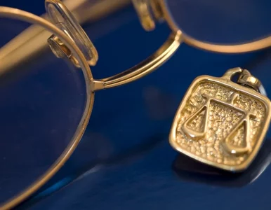 Miniatura: Sprawiedliwość po polsku: sądzą męża w...