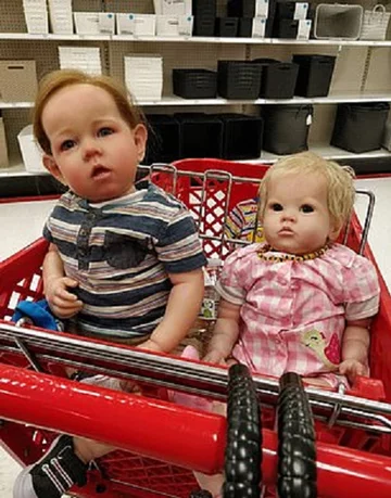 Natasha Harridge ze swoimi lalkami 