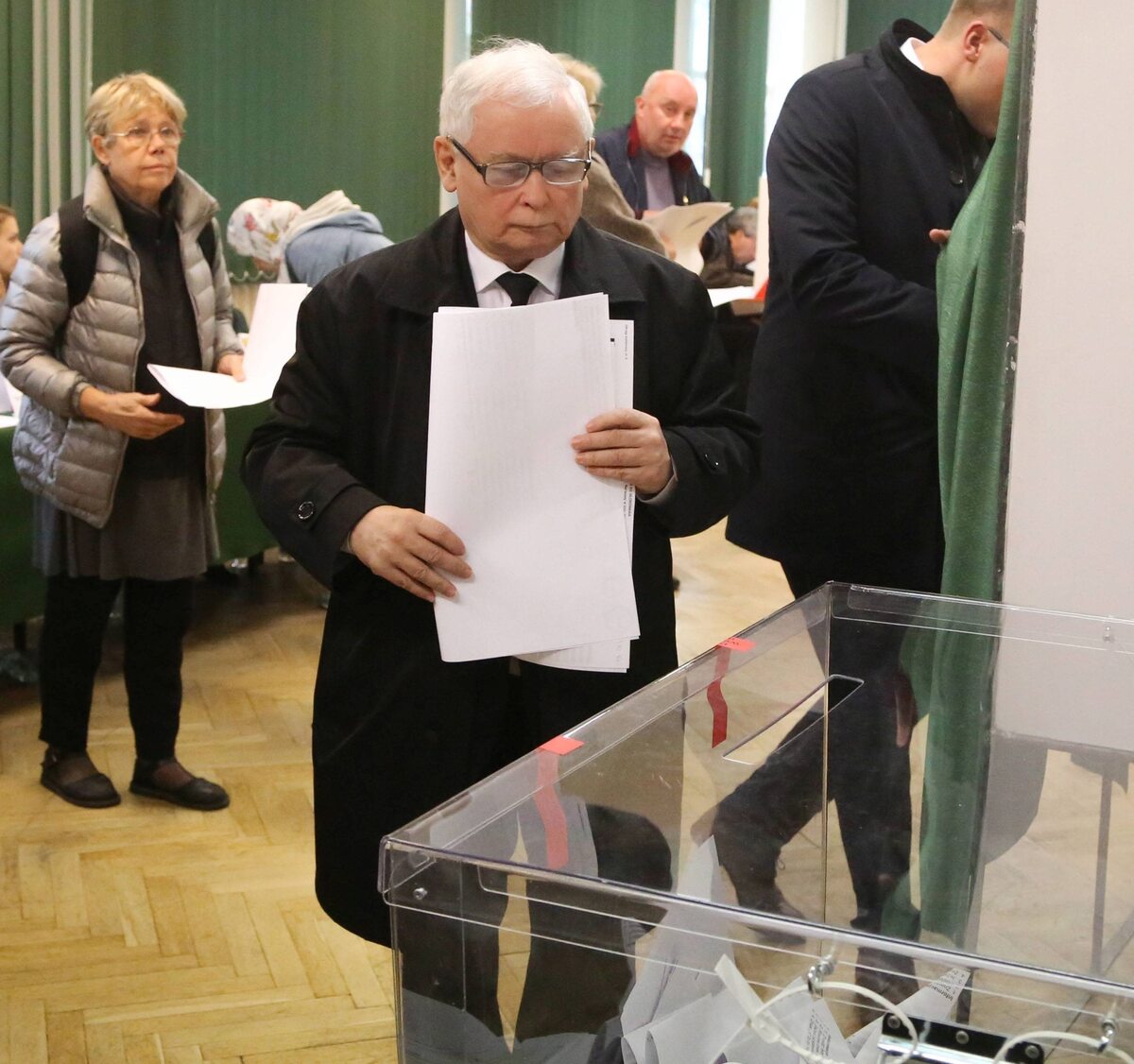 Prezes PiS Jarosław Kaczyński oddał głos w Warszawie 