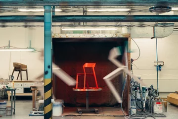 Gięcie litego drewna przy użyciu pary wodnej to technologia, która od ponad 160 lat definiuje charakter mebli produkowanych w Bystřicy pod Hostýnem 