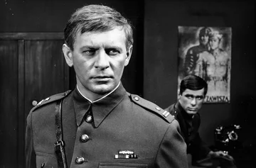 Kadr z filmu „Potem nastąpi cisza” 1965. Kadr z filmu „Potem nastąpi cisza” w reżyserii Janusza Morgensterna, n/z od lewej: Tadeusz Łomnicki, Marek Perepeczko.