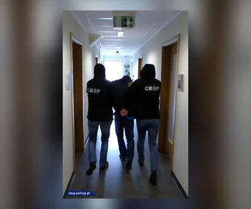 Policjanci CBŚP rozbili gang złodziei samochodów i odzyskali skradzione pojazdy 