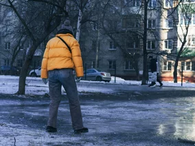 Miniatura: Zima, oblodzenie. Jak się poruszać, aby...