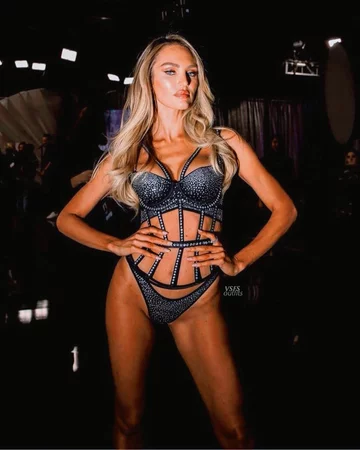 Modelka w stroju Victoria's Secret 