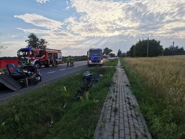 Zderzenie osob&oacute;wki z kombajnem na DK2 pod Siedlcami