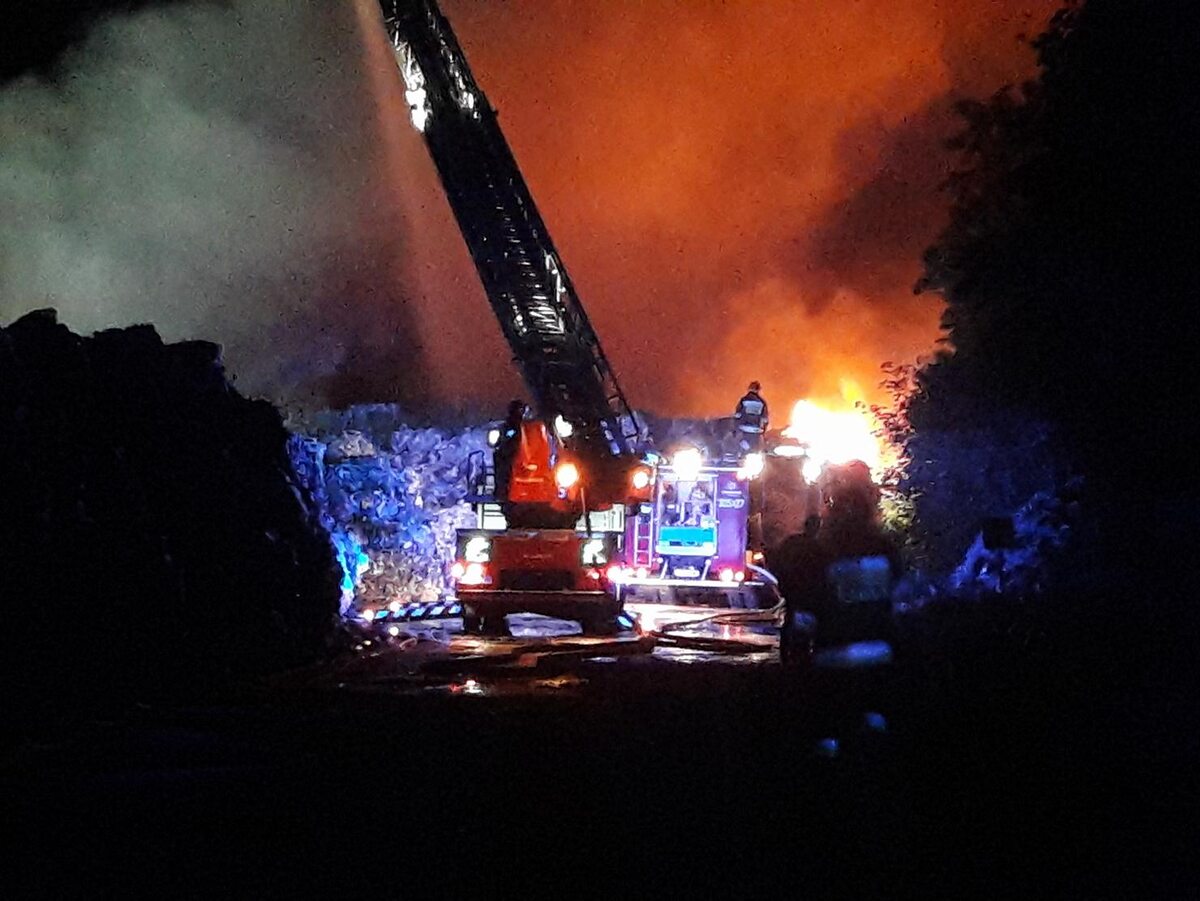 Pożar składowiska odpadów w Skawinie 