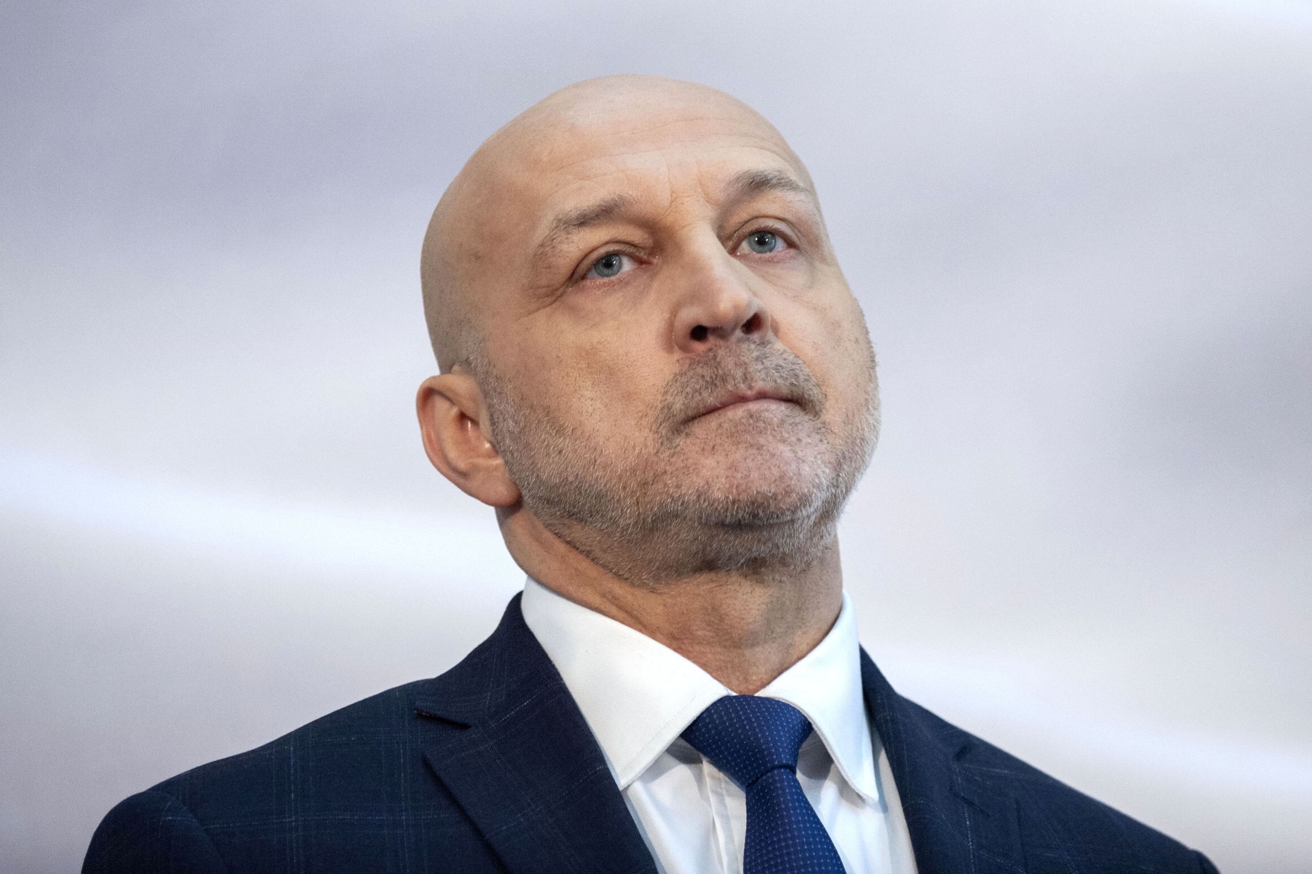 Kazimierz Marcinkiewicz w mediach społecznościowych zamieścił dość oryginalne zdjęcie. Były premier pozuje, stojąc obok…