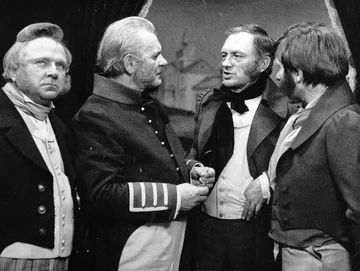 Kadr z filmu „Rewizor” 1977. Kadr z filmu „Rewizor” w reżyserii Jerzego Gruzy, n/z od lewej: Bogdan Baer, Tadeusz Łomnicki, Witold Pyrkosz.