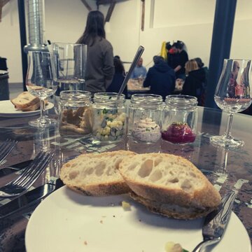 Degustacja alkoholi w&nbsp;gorzelni Podole Wielkie