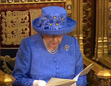 Miniatura: O stroju królowej mówią wszyscy. Zbieg...