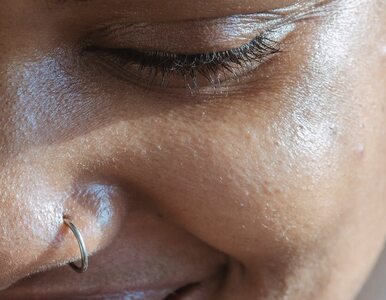 Kolczyk w nosie – aspekty zdrowotne. Czy piercing nosa boli?