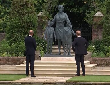 Miniatura: Harry i William odsłonili pomnik księżnej...