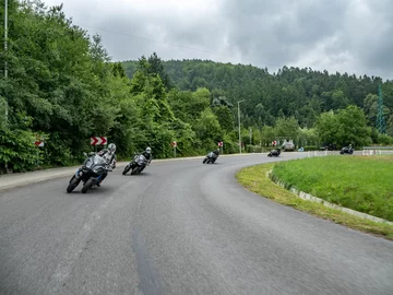 Yamaha Niken Yamaha Niken. Carving na kołach.
