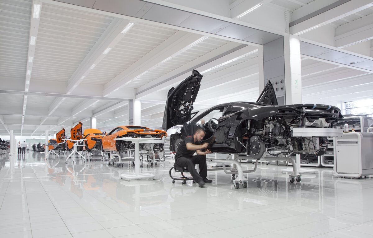 McLaren Technology Center w Woking (Wlk. Brytania) 