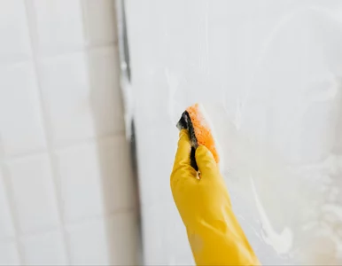 Miniatura: Wlej to na gąbkę i przetrzyj. Kabina...