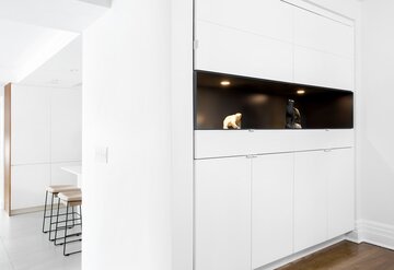 Mieszkanie w&nbsp;bieli, projekt Newsam Construction