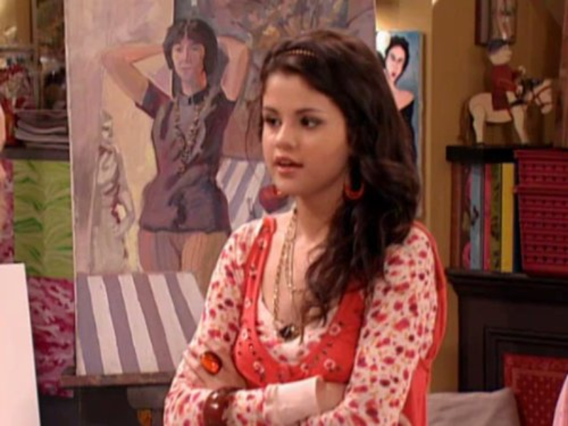 Selena Gomez w serialu „Czarodzieje z Waverly Place” zagrała: