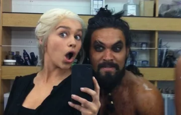 Emilia Clarke i Jason Mamoa 