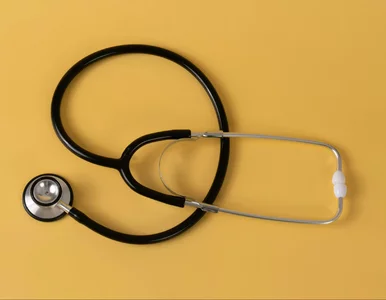 Miniatura: NFZ nie traci tylko wręcz zarabia na...