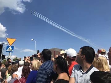 W defiladzie lotniczej 60 samolotów i śmigłowców 