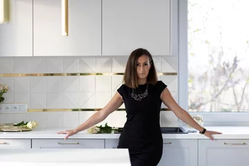 Złote akcenty i perfekcja detalu. Realizacja Agaty Piltz w sercu Borów Tucholskich 