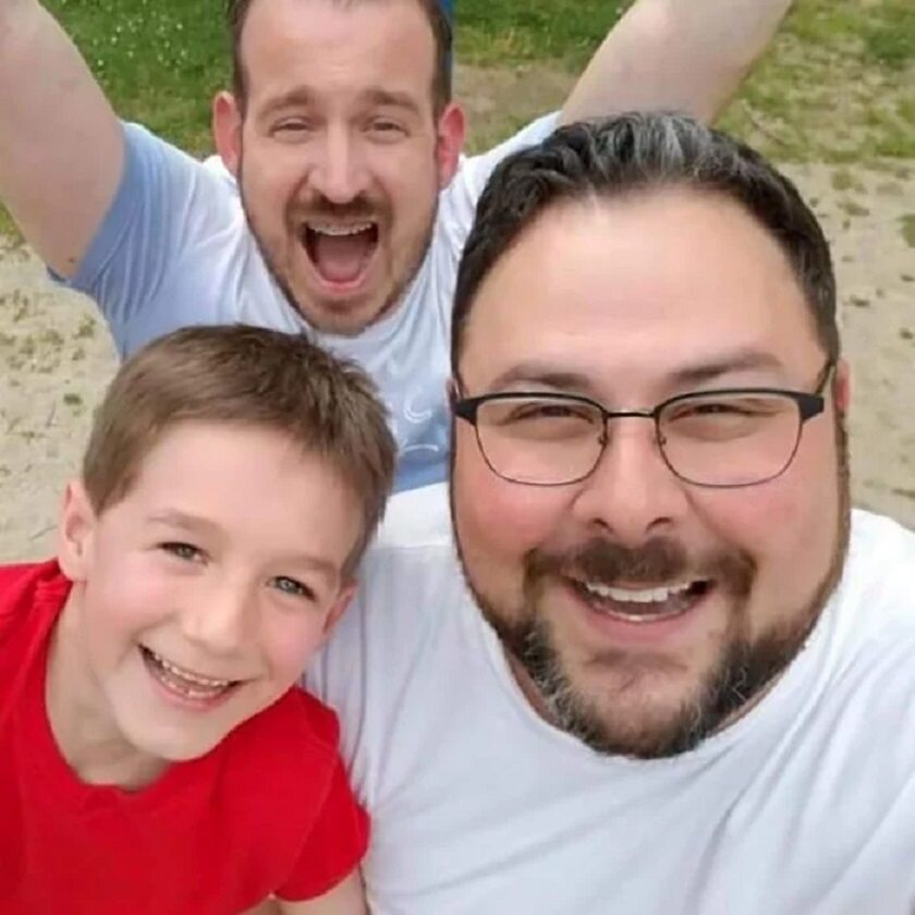 Gregg, Paul oraz ich adoptowany syn 