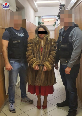 Miniatura: Trzy mieszkanki Warszawy okradały na tzw....