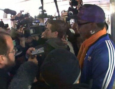 Miniatura: Rodman rozmawiał z dziennikarzami....