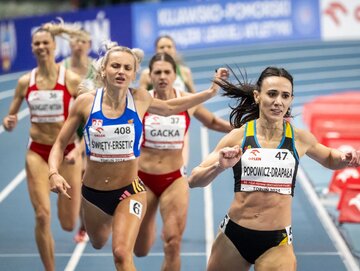 Marika Popowicz-Drapała &ndash; w&nbsp;ciemnym stroju na&nbsp;pierwszym planie