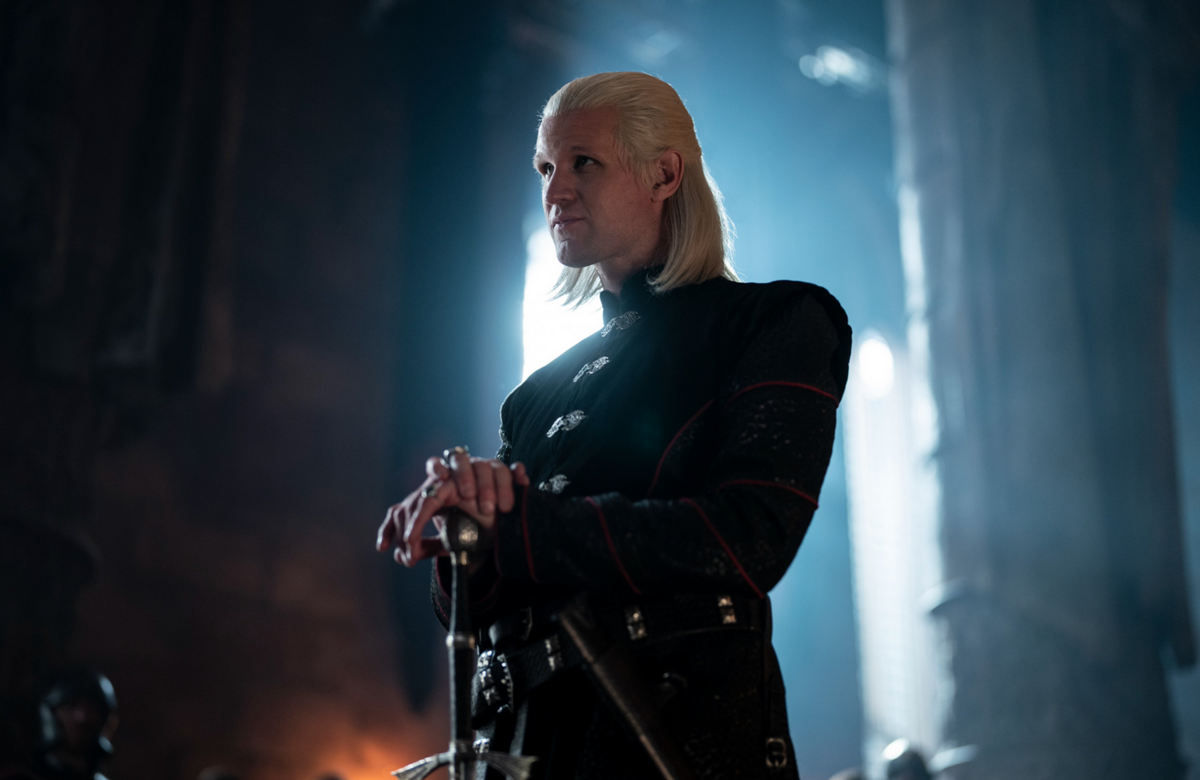 Książę Daemon Targaryen z serialu „Ród smoka” Członek rodu Targaryen, drugi syn księcia Baelona Targaryena i jego siostry oraz żony Alyssy Targaryen, brat króla Viserysa I Targaryena oraz księcia Aegona.