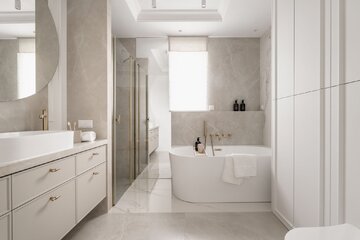 Eleganckie wnętrze zatopione w beżach, projekt: Architektownia 
