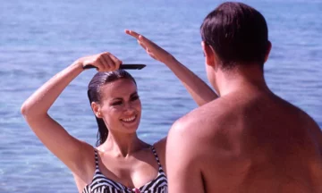 Claudine Auger w filmie „Operacja »Piorun«” (1965) 