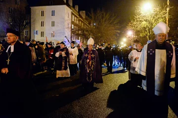 Kondukt żałobny z trumną Pawła Adamowicza na ulicach Gdańska 