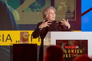 Irena Santor z&nbsp;nagrodę 40-lecia "Wprost" przemawia podczas gali