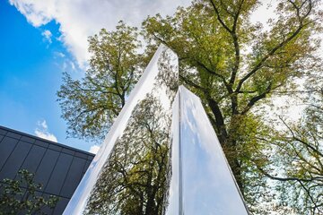 Odsłonięcie pierwszej na&nbsp;Śląsku rzeźby autorstwa Oskara Zięty