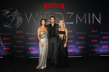 Anya Chalotra, Henry Cavill, Freya Allan 