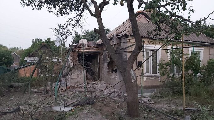 Zniszczenia budynku prywatnego w Nikopolu