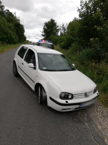 Zatrzymany przez policjant&oacute;w Volkswagen Golf