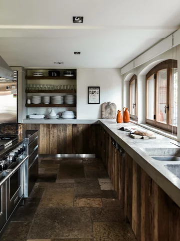 Urządzili luksusowy dom w hotelu z 1936. Projekt: Marianne Tiegen Interiors 