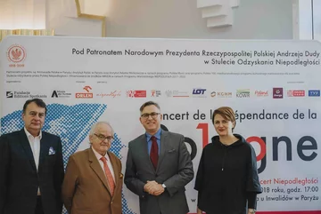 od lewej: Paweł Sztompke – prowadzący konferencje, Piotr Jegliński -założyciel Fundacji Editions Spotkania, Krzysztof Olendzki - Dyrektor Instytutu Adama Mickiewicza i Monika Wolińska – dyrygentka Koncert Niepodległości w Paryżu